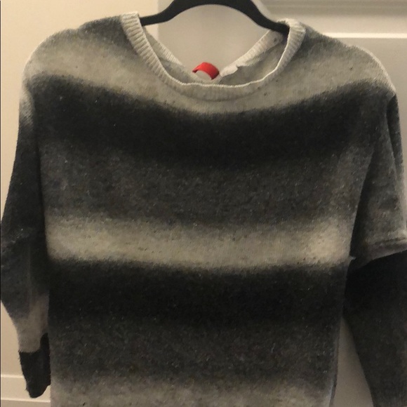 sweater - Picture 1 of 1
